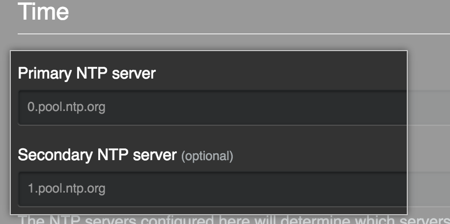 Los campos para los servidores NTP principal y secundario en la Consola de administración