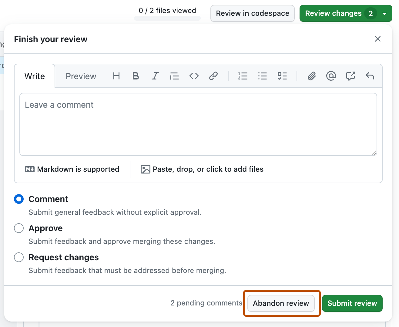Captura de tela do campo de comentário de uma revisão. O botão "Abandonar revisão" está contornado em laranja-escuro.