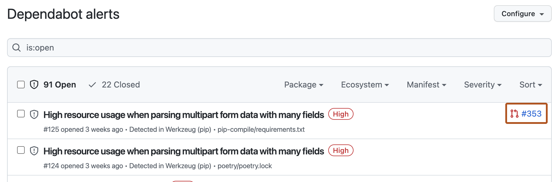 Screenshot der Ansicht für Dependabot alerts, Rechts neben einer Warnung wird ein Link zu einem Pull Request mit dem Titel „#353“ orange dargestellt.
